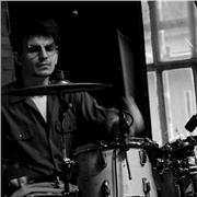 Batteur de Rock aux influences multiples : Funk, Jazz, Metal... cherche à transmettre et faire découvrir sa passion !